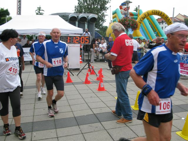 ../Images/BenefizlaufMerseburg2010 (22).jpg